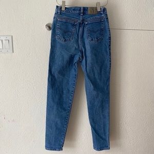Vintage Levi’s | 900 Series High Rise Mom Jeans